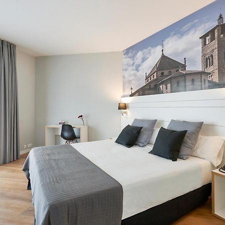 Hotel Can Pamplona Vic Exterior photo