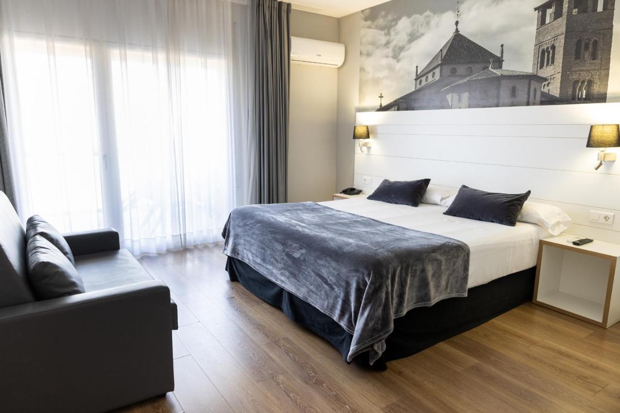 Hotel Can Pamplona Vic Exterior photo