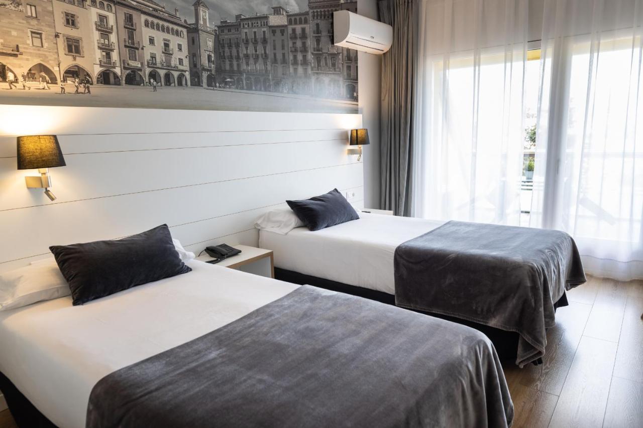 Hotel Can Pamplona Vic Exterior photo