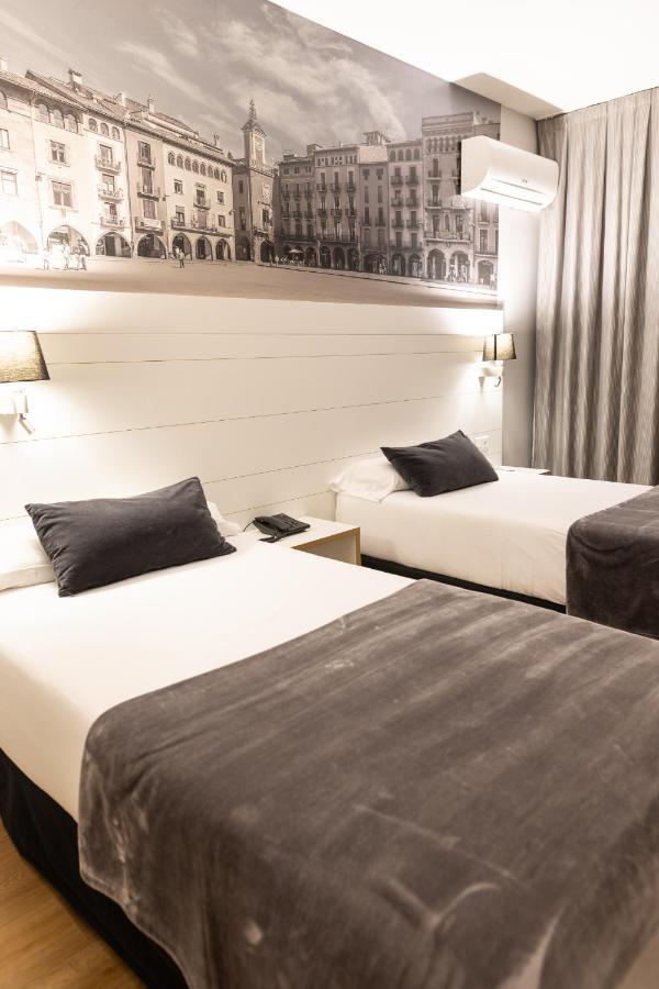 Hotel Can Pamplona Vic Exterior photo